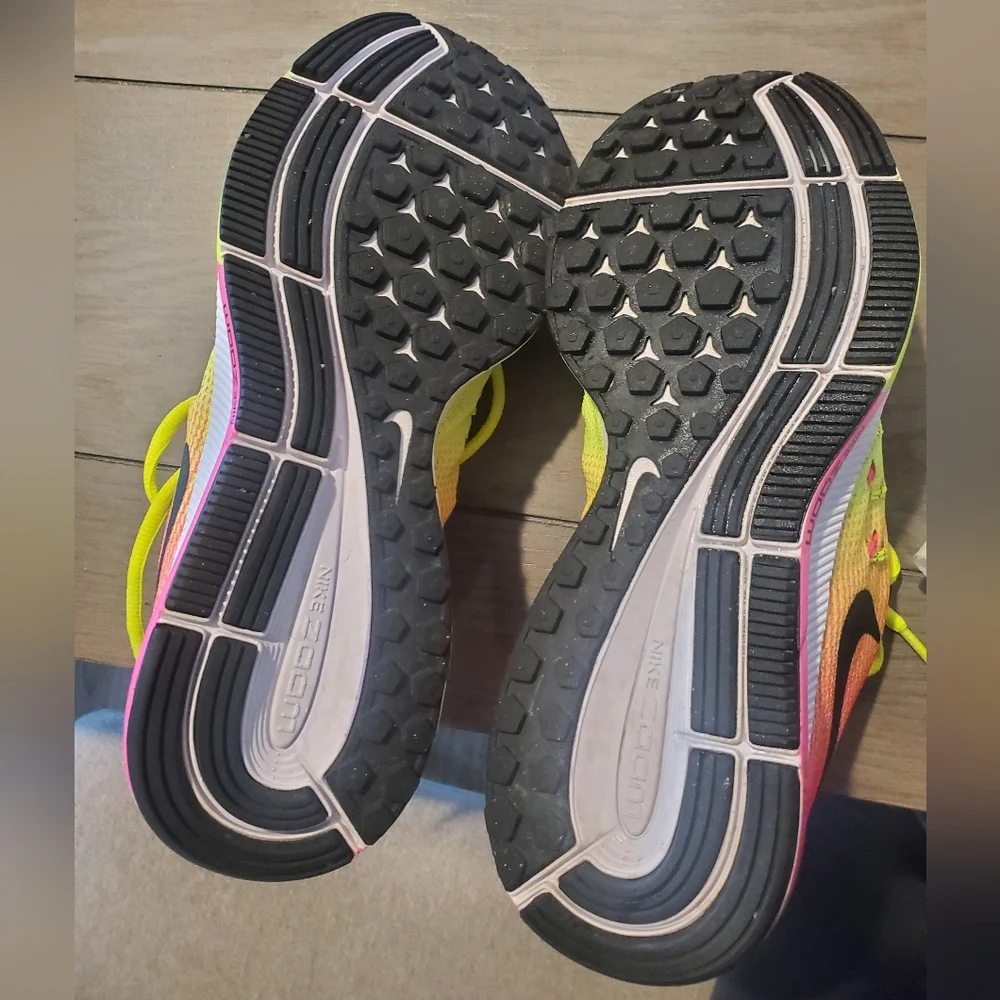 🚨🚨Nike Zoom Pegasus 33 Lime Green and Pink Running Shoes🚨🚨 - Picture 8 of 8